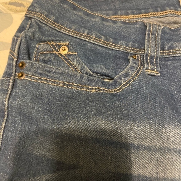 YMI WannaBettaButt? Jeans Size 11 Distressed Stretch Blue Mid-Rise - Picture 5 of 10